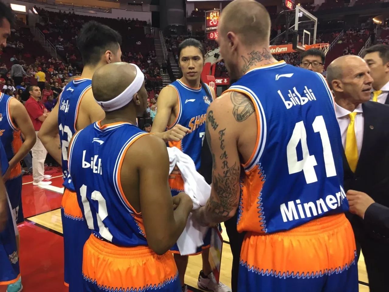  冲刺阶段埃因霍温备战CBA常规赛，更衣室发声细节曝光，管理层满意，临场指挥获称赞